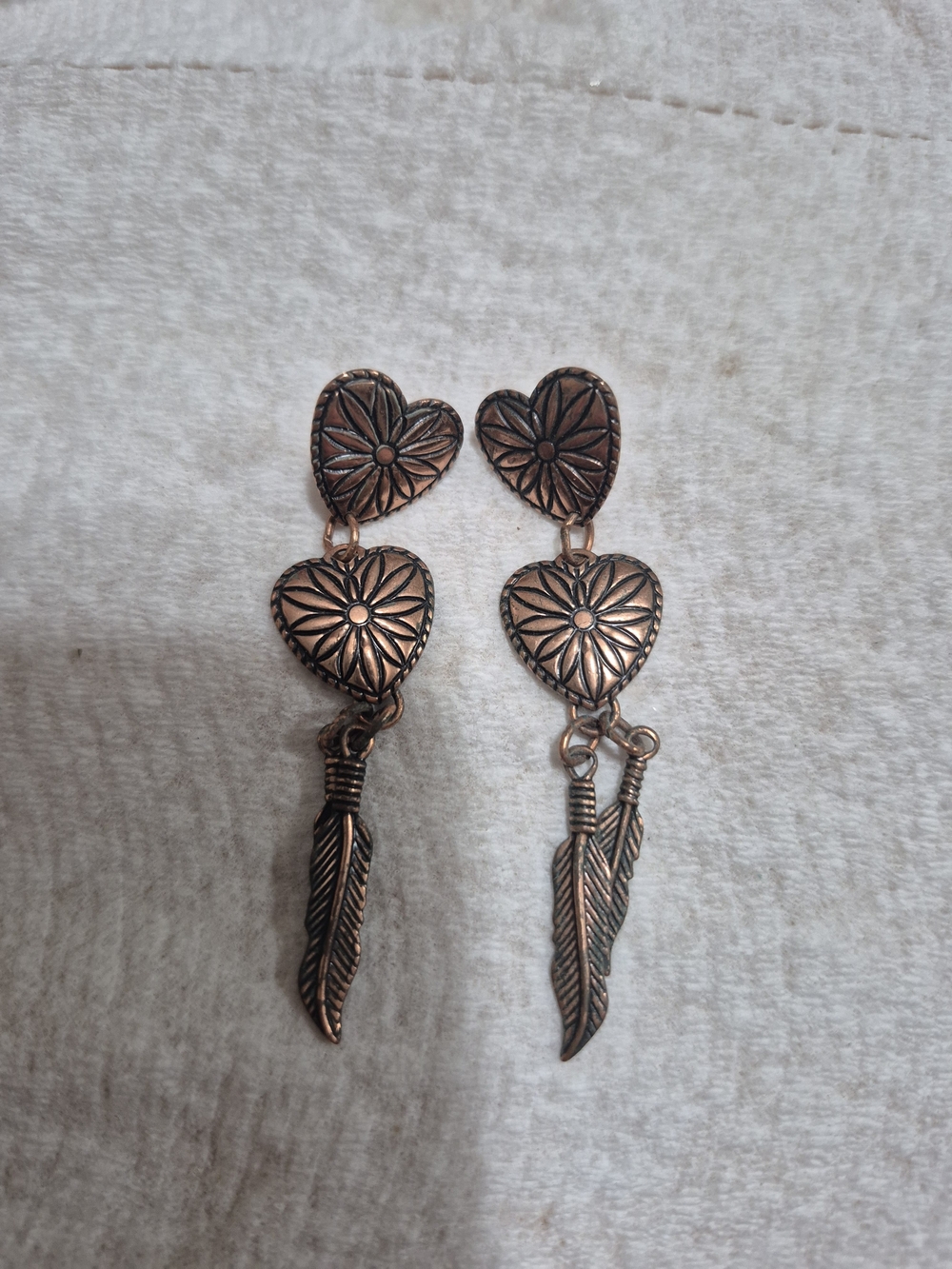 Vintage Wheeler Mfg Copper Heart Dangle Earrings Southwestern Concho Feather USA